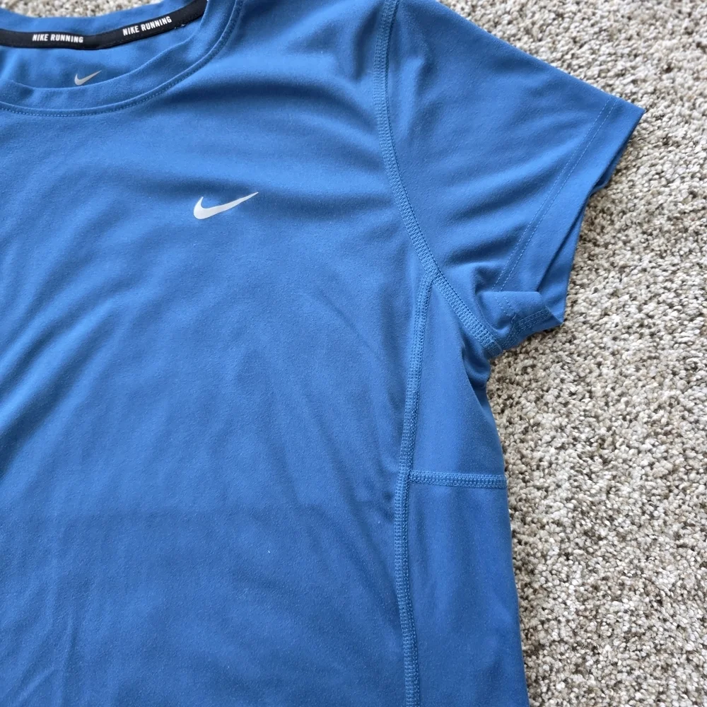 Nike Women's Blue Short Sleeve Tee